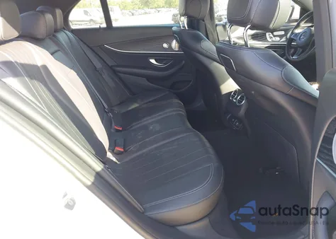 2018 Mercedes-Benz E 300 4Matic z USA, uszkodzony, nr VIN WDDZF4KB3JA421952